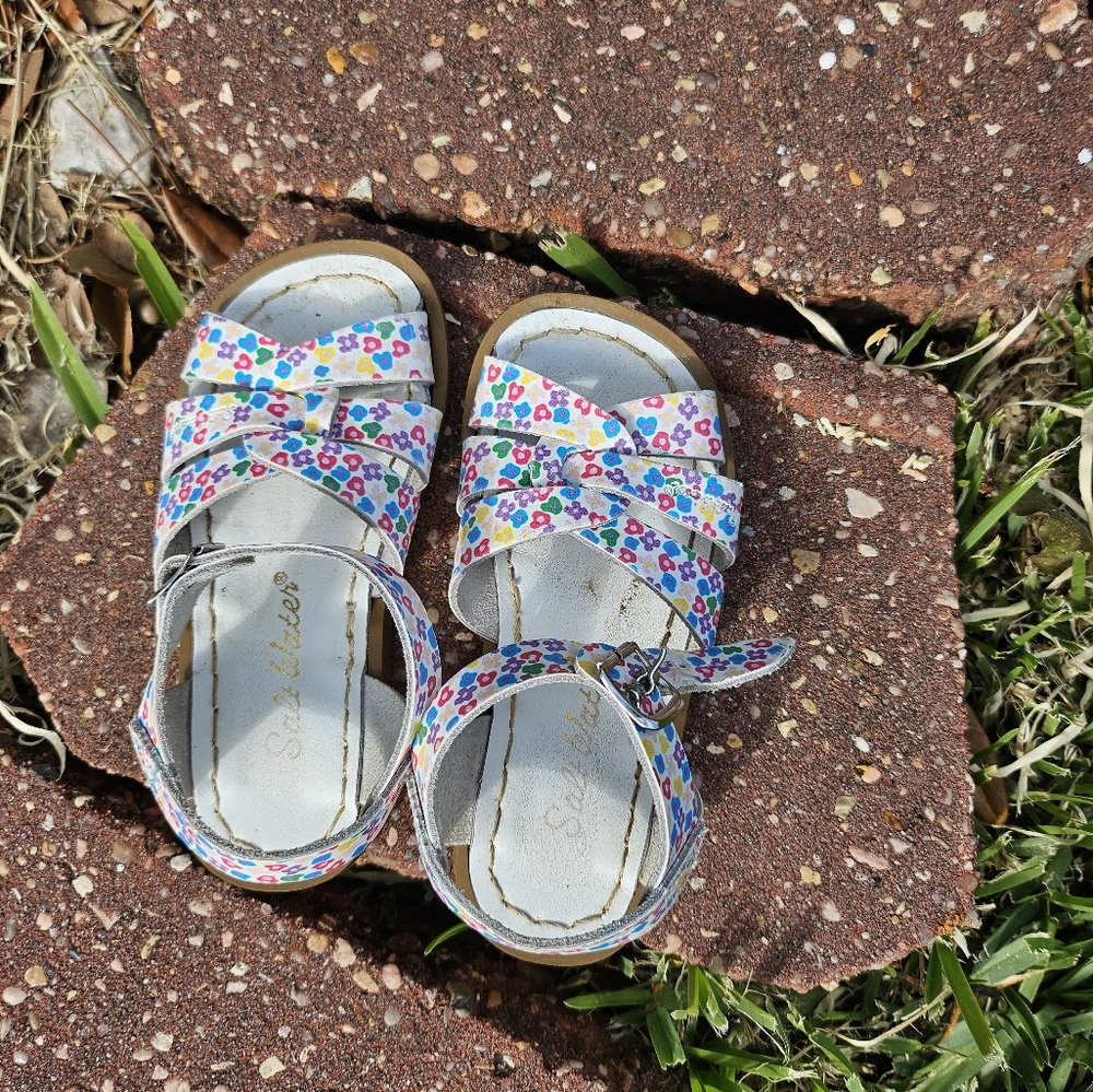 Colorful Floral Size 9 Saltwater Sandals